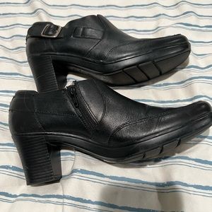 Clarks Bendables Side Zip Slip On Leather Shoes, Sz 10M